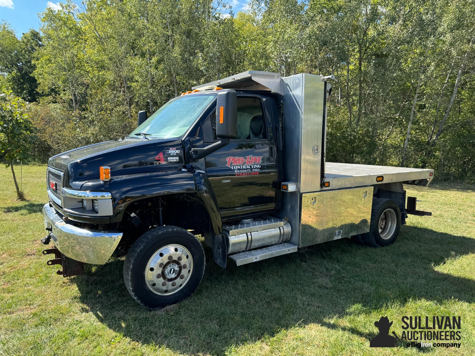 2009 GMC C5500 4x4 Flatbed Truck 