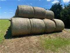 items/fb25106cdb10ed11b5cf00155d72f54a/roundstrawbeddingbales-5_f1f1e86685fc473ba6d0c6ea197cd28b.jpg