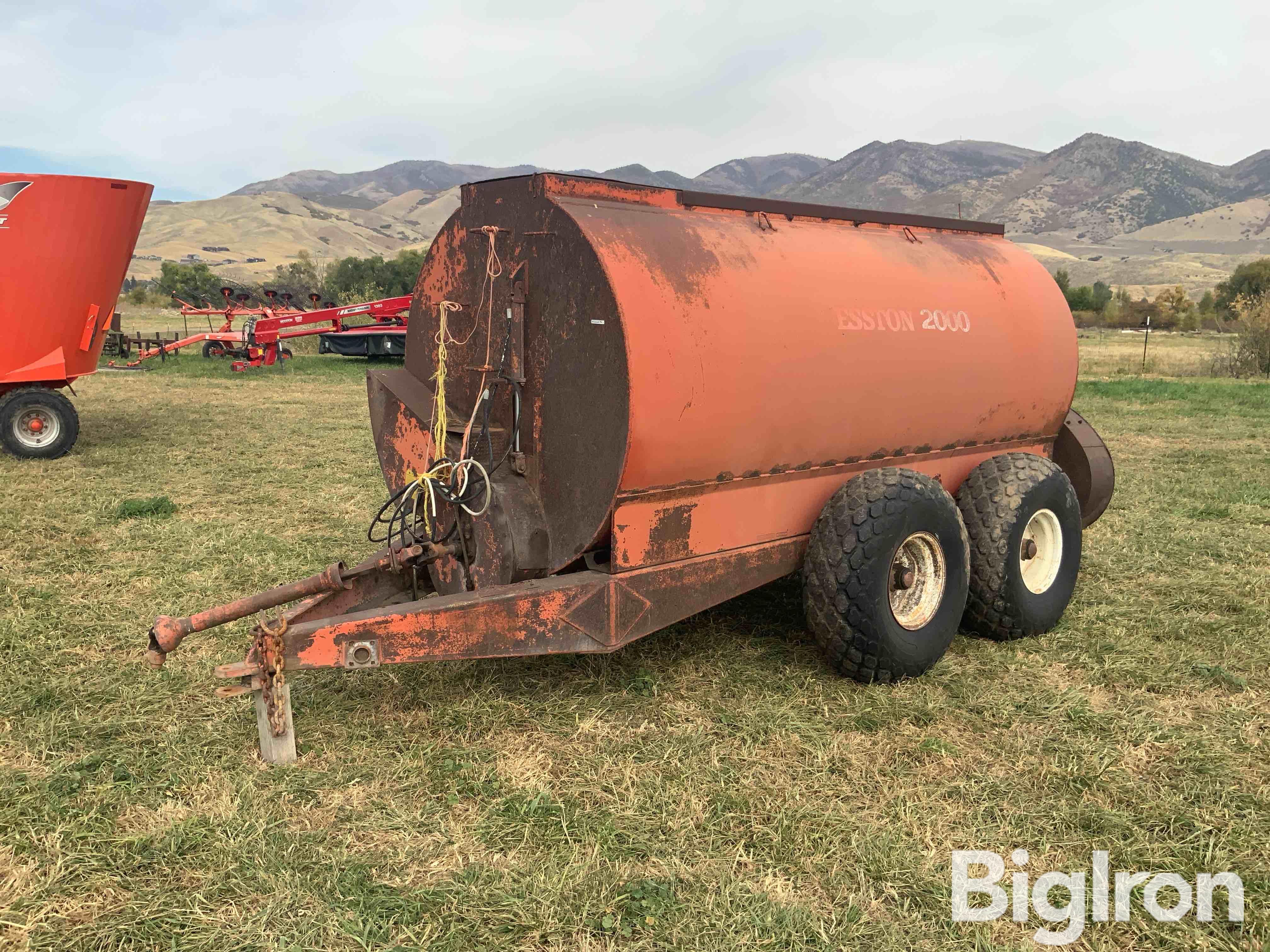 Hesston 2000 T/A Slurry Spreader 