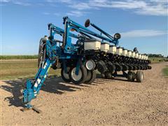 Kinze 3700 24R30” Planter 