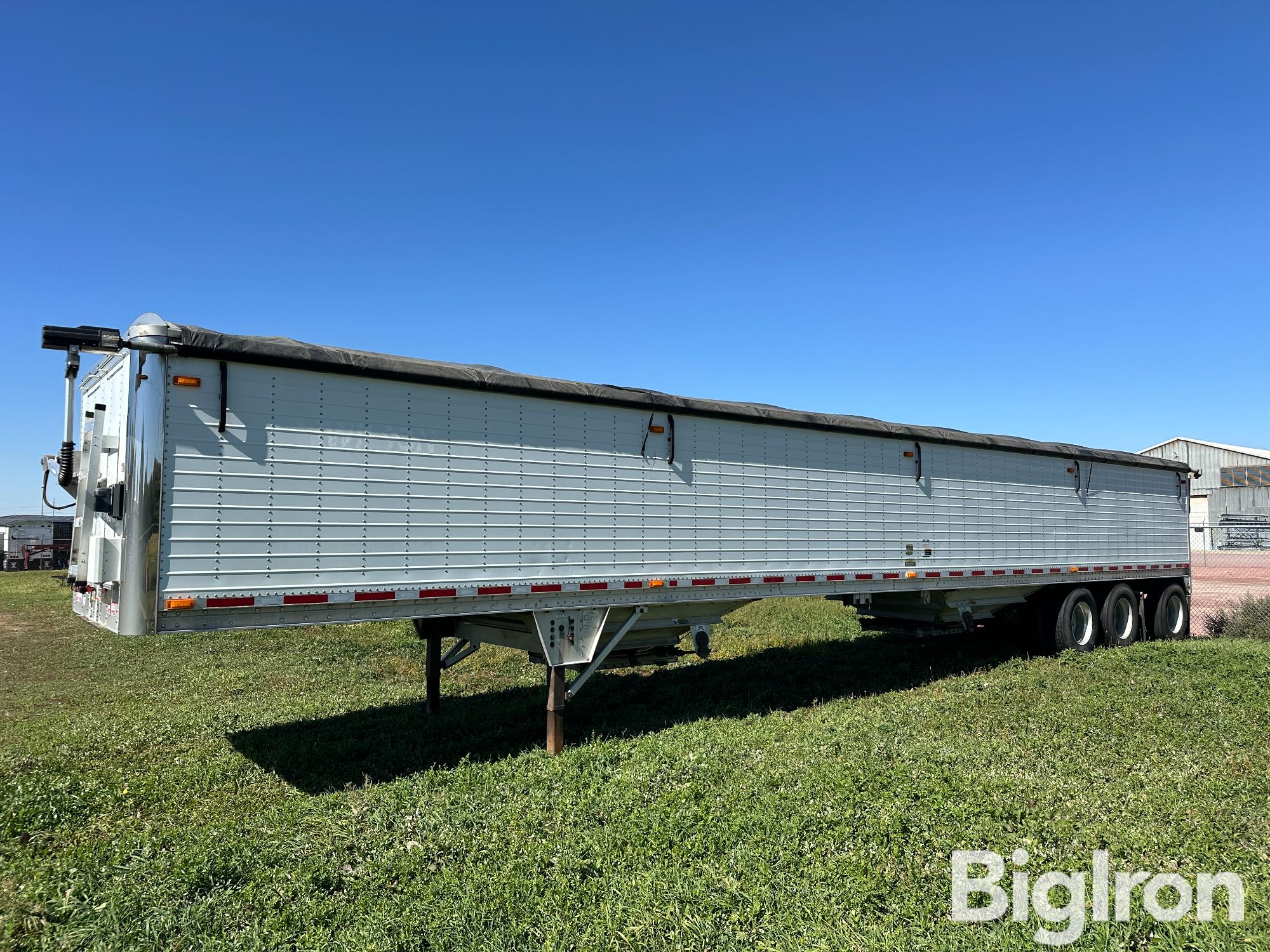 2015 Wilson DWH-500 PaceSetter Tri/A Ag-Hopper Grain Trailer 