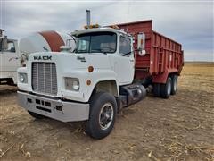 1990 Mack RD690S T/A Manure Spreader Truck 