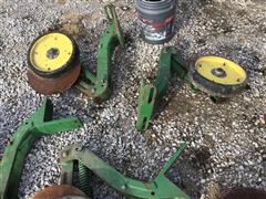 items/fe010ade3fb5ed119ac40003fff922e3/johndeere1775ntliquidfertilizeropeners-2_5ce963d7c9d64208b95abff6c8bc9e84.jpg