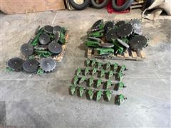 items/fe695c1cd8bbed119ac400155d42e1c2/johndeere1790planterclosingwheels_224fbba01e214aeea4c9d6518c13ab01.jpg