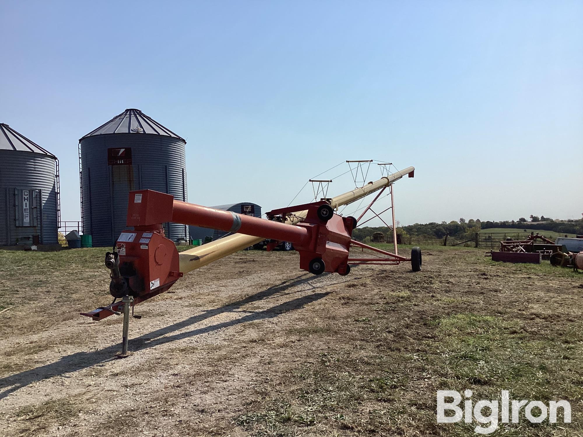 Westfield MK100-71 Auger w/ Swing Hopper 