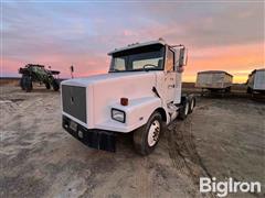 1990 White GMC WG64T T/A Truck Tractor 