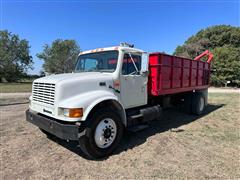 2002 International 4900 S/A Grain Truck 